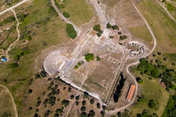 Bergama Asklepion Arkeoloji Bölgesi, Bergama. İzmir, Türkiye. Asklepion, Antik Yunan 'daki tapınağı iyileştiriyor. İnsansız hava aracı ile hava saldırısı.