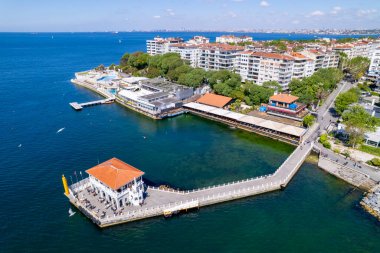 Kadıköy 'ün Moda İlçesi. İstanbul, Türkiye. İnsansız hava aracıyla güzel bir hava manzarası.
