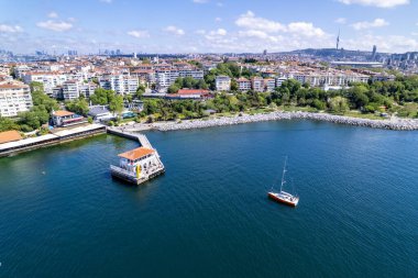 Kadıköy 'ün Moda İlçesi. İstanbul, Türkiye. İnsansız hava aracıyla güzel bir hava manzarası.