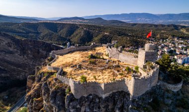 Boyabat Bölgesindeki Boyabat Kalesi. Sinop, Türkiye. Boyabat Kalesi 'nin havadan görüntüsü. İHA atışı.
