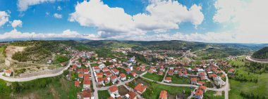 Bursa 'nın Keles İlçesi, Türkiye. İnsansız hava aracıyla çekilen güzel manzara.