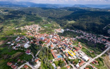 Bursa 'nın Keles İlçesi, Türkiye. İnsansız hava aracıyla çekilen güzel manzara.