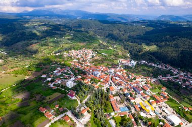 Bursa 'nın Keles İlçesi, Türkiye. İnsansız hava aracıyla çekilen güzel manzara.