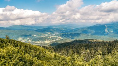 Beskid Zywiecki Dağları 'na panoramik bir manzara, Polonya