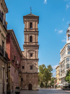 18. yüzyıldan kalma tarihi bir kilise ve İspanya 'daki Santo Domingo Murcia manastırı manzarası