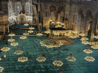 İstanbul, Türkiye, Şubat 18, 2025: Ayasofya Büyük Camii 'nin tarihi ve mimari görkemi