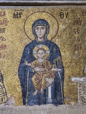 İstanbul, Türkiye, Şubat 18, 2025: Ayasofya Camii, Meryem Ana 'yı bebek İsa ile tasvir eden mozaiğin kapanışı