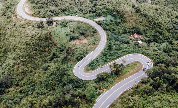 Luftaufnahme Der Erstaunlichen Straße Mit Grünem Wald Und Berg Vogelperspektive — Stockfoto