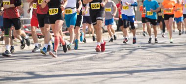 maraton yarışı, insanlar ayak yolu üzerinde çalışan.