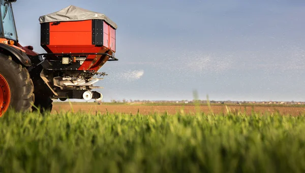 Traktor Rozmetá Umělá Hnojiva Doprava Zemědělství — Stock fotografie
