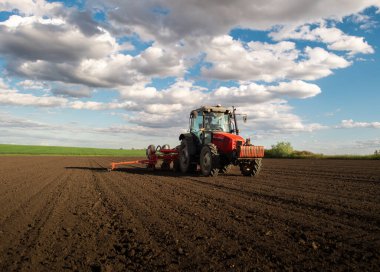 Tarım makineleri - mısır ekimi için traktör ve ekici