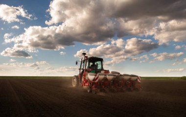 Tarım makineleri - mısır ekimi için traktör ve ekici