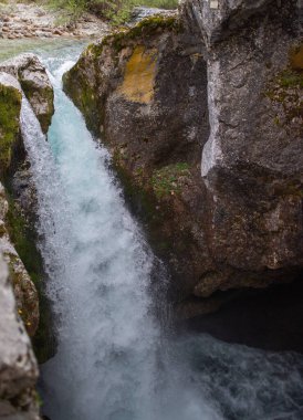 Karadağ 'ın Gusinje köyü yakınlarındaki Grla şelalesi, Avrupa.