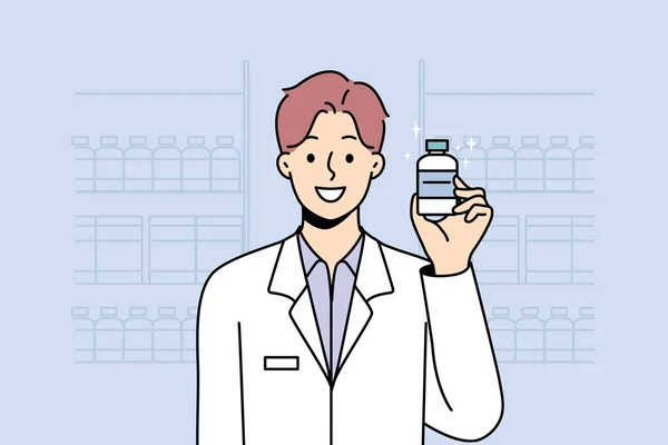Улыбающийся Фармацевт Медицинской Форме Держит Бутылку Руках Счастливый Человек Специалист — стоковый вектор