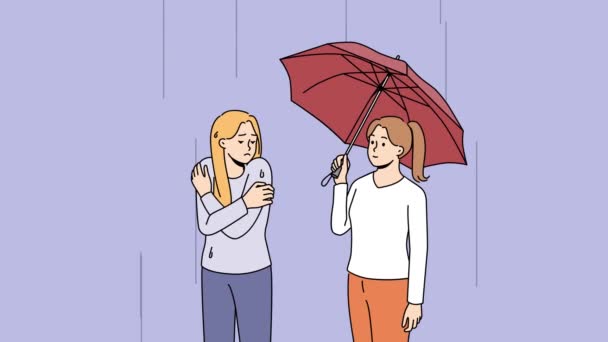 Zorgzame Jonge Vrouw Delen Paraplu Met Ongelukkige Ijskoude Vriend Buiten — Stockvideo