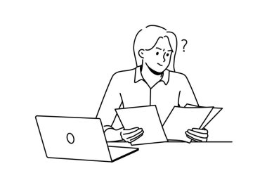 Hüsrana uğramış bir kadın dizüstü bilgisayarla evrak işleriyle uğraşıyor. Kafası karışmış kadın çalışanlar, iş yerindeki belgeleri dikkate alırlar. Vektör illüstrasyonu. 