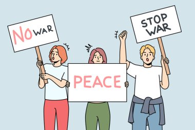 Çeşitli insanlar sokak gösterilerinde savaşı protesto ediyorlar. Pankartlı kararlı eylemciler barışı temsil ediyor. Savaş karşıtı grev ya da yürüyüş. Vektör illüstrasyonu. 