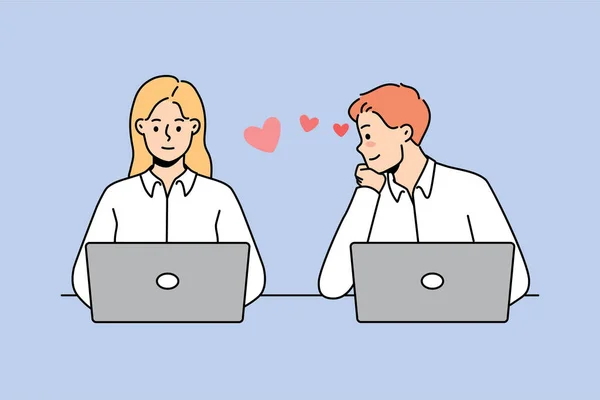 恋爱中的年轻人看着女同事在办公室的笔记本电脑上一起工作 男性员工欣赏工作场所的女性员工 工作浪漫 矢量说明 — 图库矢量图片