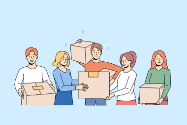 Karton kutularla gülümseyen insanlar birlikte hareket ediyorlar. Paketleri olan mutlu kadın ve erkekler yeni bir eve taşınıyorlar. Vektör illüstrasyonu. 
