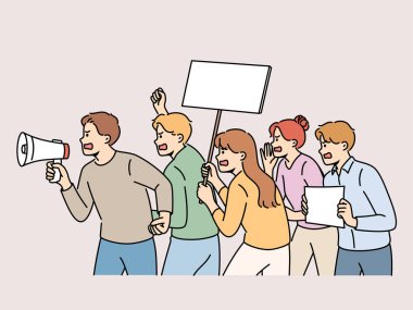 Sokak protestolarında megafon ve pankartlarla öfkeli insanlar. Çılgın eylemciler ya da gönüllüler gösteride protesto edip çığlık atıyorlar. Vektör illüstrasyonu. 