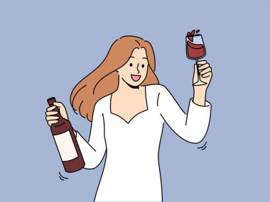 Kadın partide elinde şarap ve bardakla nefis alkollü içeceklerle dans ediyor. Parti için beyaz elbiseli kız alkol bağımlısı ve yeni bir içki içme fırsatına seviniyor.