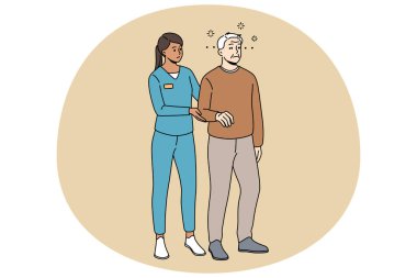 Bakıcı hemşire baş dönmesinden muzdarip yaşlı erkek hastaya yardım ediyor. Terapist ya da tıp çalışanı olgun büyükbabaya rehabilitasyonda yardım ediyor. Sağlık hizmetleri. Vektör illüstrasyonu.