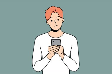 Telefonu olan dalgın bir adam, fırtına uyarısıyla ilgili tehditkar ya da kötü haber içeren bir mesaj aldı. İnançsızlıkla kafası karışmış genç adam akıllı telefondaki spam mesajlarının gönderen hakkında şüpheci olduğunu okuyor.