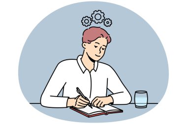 Genç adam masada oturup not defteri ile notlar alıyor kafasında yaratıcı fikirler yaratıyor. Motivasyonlu erkek çalışan, kafasının üstünde dişli mekanizması olan bir günlük yazıyor. Vektör illüstrasyonu.