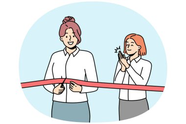 Mutlu iş kadını, alkış eşliğinde kırmızı kurdeleyi makasla keser. Restoranın, dükkanın, şirketin açılış töreni. Önemli bir etkinlik başlatma geleneği. Vektör çizgisi renkli illüstrasyon.