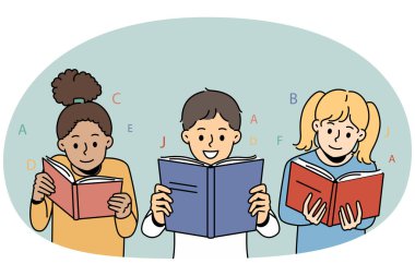 Birlikte kitap okuyan gülümseyen küçük çocuklar. Mutlu çocuklar okulda edebiyatın tadını çıkarıyorlar. Eğitim ve öğrenim. Vektör illüstrasyonu.