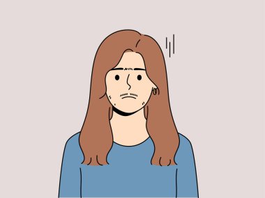Yüzünde bıyık ve kalın kaşlara neden olan Hirsutizm 'den muzdarip kadının hormonal ilaçlara ihtiyacı var. Kız üzgün çünkü Hirsutizm belirtileri ve uçtaki kılların uzaması...
