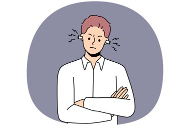 Kulak tıkacı olan öfkeli genç adam gürültücü komşulardan ya da meslektaşlarından muzdarip. Kulak tıkaçları gürültü ve sesle boğuşan mutsuz, deli bir erkek. Vektör illüstrasyonu.