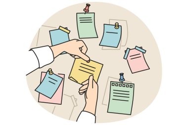 Kişiye yakın çekim, ofiste kullanılacak raptiyelerle yapışkan notlar iliştirir. Çalışanlar, mantar panodaki çıkartmaları kullanarak iş planlarını organize ederler. Vektör illüstrasyonu.