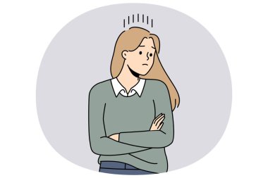 Mutsuz kadın uzaktan düşünür ve beyin fırtınası yapar. Üzgün kız üzgün ve hayal kırıklığına uğramış, somurtkan ve endişeli. Vektör illüstrasyonu.