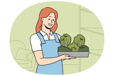 Elinde yeşillikle önlüklü, gülümseyen bir kadın. Serada mikroyeşil konteynırlı mutlu bir kız çalışıyor. Vektör illüstrasyonu.