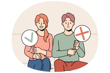 Koltukta oturan çift evet ve hayır işareti gösteriyor. Farklı duygular hisseden erkek ve kadın ellerinde çeşitli işaretler gösterir. Vektör illüstrasyonu.