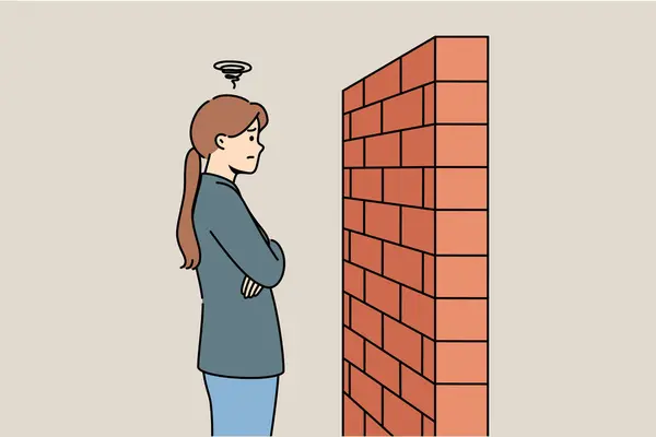 女人站在砖墙旁边 就像试图解决问题时遇到的不可逾越的障碍的概念 前进道路上的障碍 希望达到目标或完成计划的人 免版税图库插图