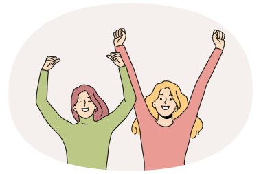 Coşkulu kadınlar el kaldırırken eğlenirler. Gülümseyen kız arkadaşlar zafer ve coşku dolu tezahüratlar ya da cesaret verici. Vektör illüstrasyonu.