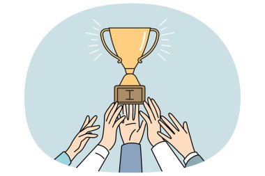 Çalışanların elleri, başarı ya da takdir için altın kupa çalışmalarına ulaşır. İş adamları altın madalya için çabalıyor. İş rekabeti ve liderlik. Vektör illüstrasyonu.