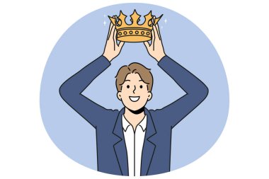 Gülümseyen iş kadını kafasına altın taç taktı. Mutlu erkek çalışanın taç giyme töreni var. Kraliyet ve liderlik. Vektör illüstrasyonu.