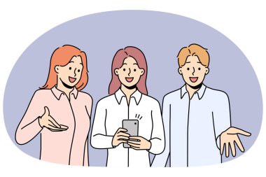 Gülümseyen çalışanlar cep telefonlarını birlikte webcam 'de konuşuyorlar. Akıllı telefonlu mutlu iş adamları görüntülü konuşma yaparlar. Takım çalışması. Vektör illüstrasyonu.