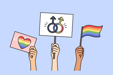 LGBT posterleri ve insanların ellerinde bayraklar, gökkuşağı sembolleri ve yazıtlar olan aşk kazanır. LGBT toplumu gurur ayını kutladı ve LGBTq bireylerinin hakları için mücadele çağrısında bulundu