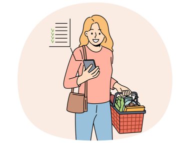 Cep telefonunda listesiyle gülümseyen kadın market alışverişi. Mutlu bir kadın akıllı telefonuyla süpermarketten alışveriş yapar. Vektör illüstrasyonu.