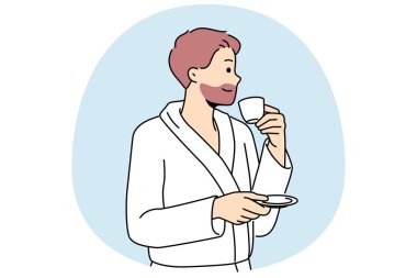 Bornozlu bir adam sabah kalktıktan sonra sıcak tart içkisinin tadını çıkarıyor. Çaylı başarılı genç adam otelde dinleniyor ya da tatil ya da hafta sonu kaplıca hizmetlerinden faydalanıyor.