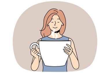 Kadın canlandırıcı kahve kokusu soluyor ve sabah uyanması için kocaman bir bardak içki tutuyor. Çok içen bir kız üretken bir iş için güç toplamak adına kahve molası veriyor..