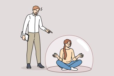 Kadın meditasyon yapıyor ve bağıran patrona aldırış etmiyor, şeffaf bir kozanın içinde lotus pozisyonunda oturuyor. Kız, zehirli yönetimle çalışırken sakin kalmak için Budizm üzerine meditasyon yapıyor ve pratik yapıyor..