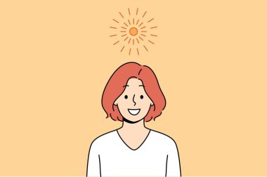 Parlak güneş, güzel havanın ve yaz mevsiminin ardından kışın tadını çıkaran kadının üzerinde. Sıradan tişörtlü kız gülümseyip ekrana bakıyor, küçük güneşin altında duruyor, kafasında ortaya çıkan fikri sembolize ediyor
