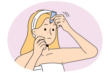 Bornozlu kadın yüzüne krem sür. Mutsuz kız, kızarıklık sorunlarını tedavi ediyor. Cilt bakımı ve güzellik. Vektör illüstrasyonu.