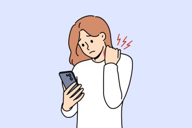 Kadın cep telefonu kullanırken boynundaki acıyı hisseder ve hastalıkları tedavi etmek için aletlerden vazgeçmesi gerekir. Boyun ağrısı dijital bağımlılık ya da elinde akıllı telefon tutan kızdaki kötü duruş nedeniyle ortaya çıktı.