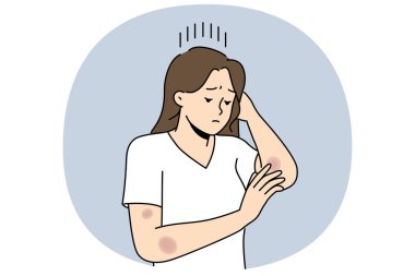 Kollarında morluklar olan kadın üzgün ve düştükten sonra oluşan sıyrıklara ya da yoldaki kazalara bakıyor. Depresyondaki kızın, aile içi şiddet sonucu oluşan yara ve çürükler için iyileşme merhemine ihtiyacı var.